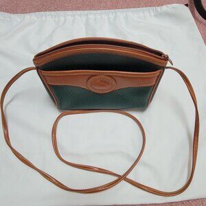 Vintage Dooney & Bourke crossbody purse - very good condition